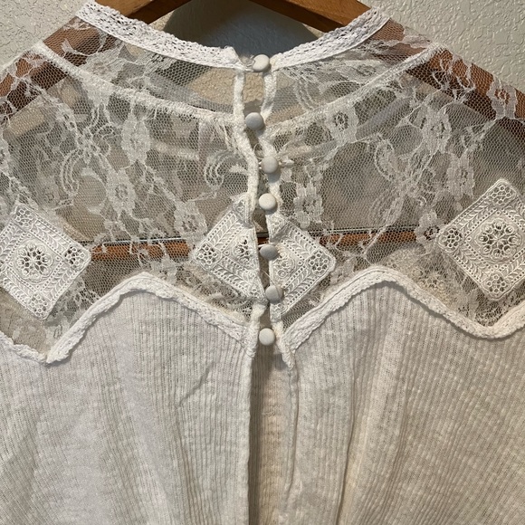 Free People off-white short sleeve crop with lacy bodice and raw hem. - Picture 7 of 7